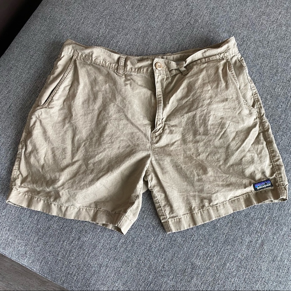 Patagonia 4” inseam men’s khaki shorts
